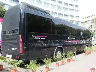 STC Holidays Bus-Front Image