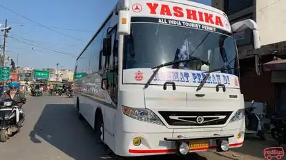 YASHIKA TRAVELS Bus-Front Image