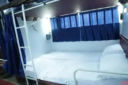 Mayuri Travels Bus-Front Image