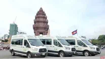 Larryta Bus Bus-Front Image