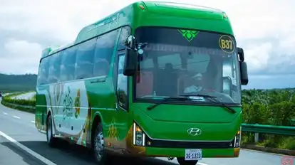 Larryta Bus Bus-Front Image