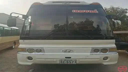 Go Ho Travel Bus Front Image