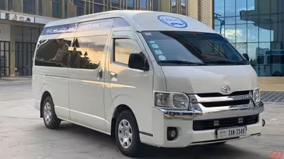 Saly VIP  Bus-Front Image