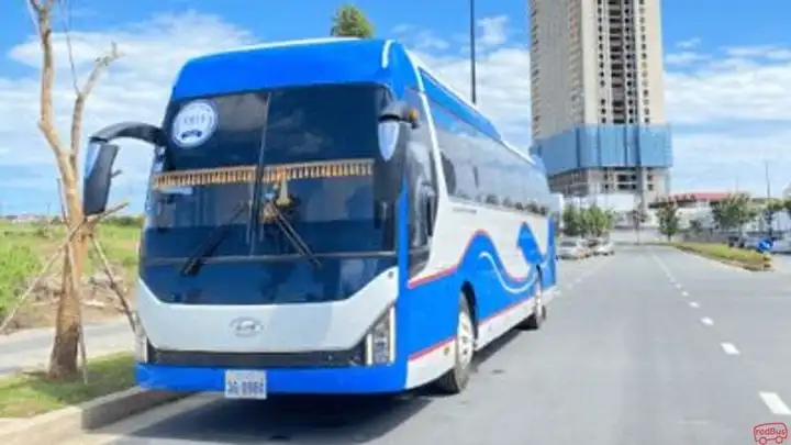 Saly VIP  Bus Front Image