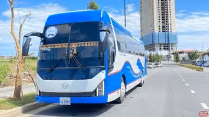 Saly VIP  Bus-Front Image