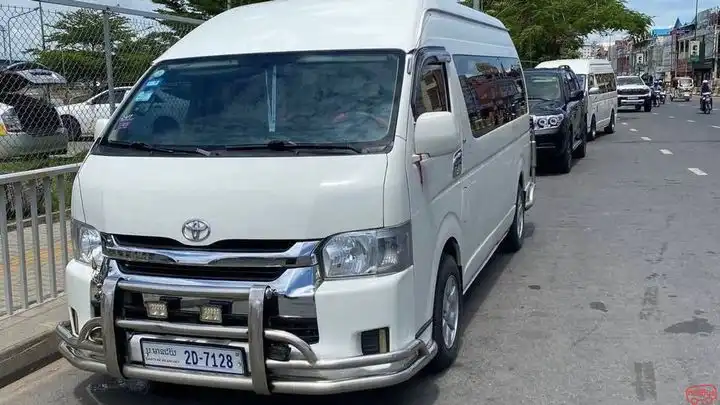 Rawee Transport  Bus Front Image