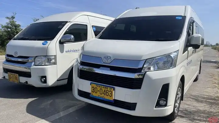 Ja Chuan Express & Tour Bus Front Image