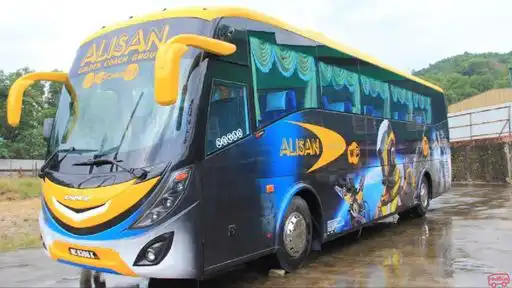 Alisan Golden Coach Bus-Front Image