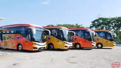 LA Holidays Travel and Tours Sdn Bhd Bus-Front Image