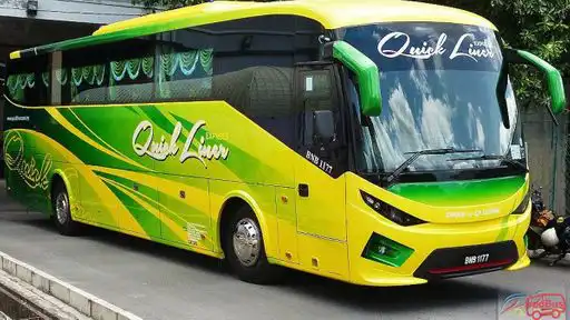 Quickliner Express Bus-Front Image