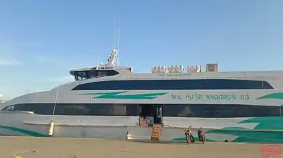 Putri Anggreni Ferry Ferry-Side Image