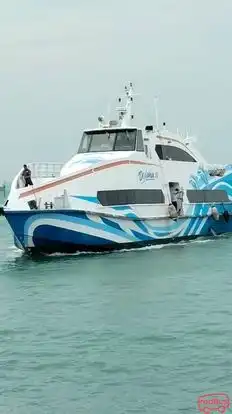 Dolphin Ferries Ferry-Side Image