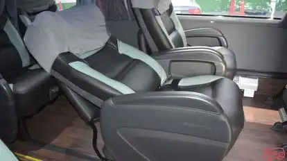 Palomino Bus-Seats Image