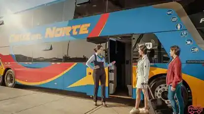 Cruz del Norte Bus-Front Image
