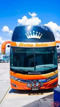Divino Señor Tours Bus-Front Image