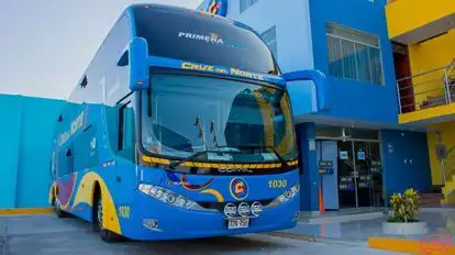 Cruz del Norte Bus-Front Image