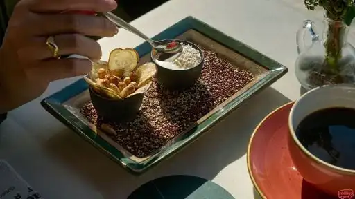 Inca Rail Bus-Front Image