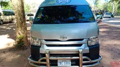 Saly VIP Bus-Front Image