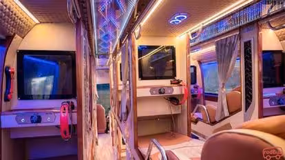  Queen Cafe Bus-Seats layout Image