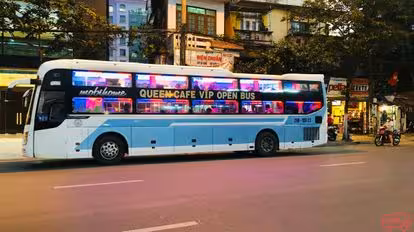  Queen Cafe Bus-Side Image