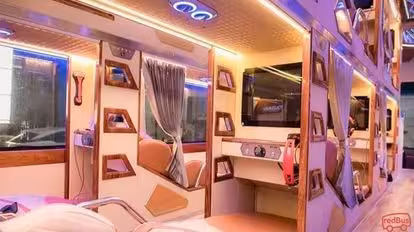  Queen Cafe Bus-Seats Image