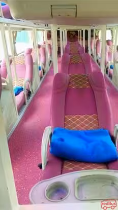  Queen Cafe Bus-Seats Image