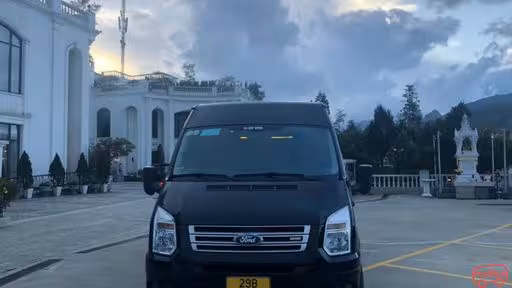 Sapa Limo VIP Bus Front Image