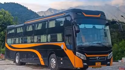 King Express Bus-Front Image