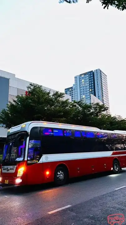 Văn Lang Bus Front Image