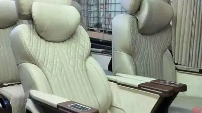 G8 Open Tour Bus-Amenities Image