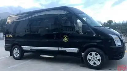 Sapa Limo VIP Bus-Side Image