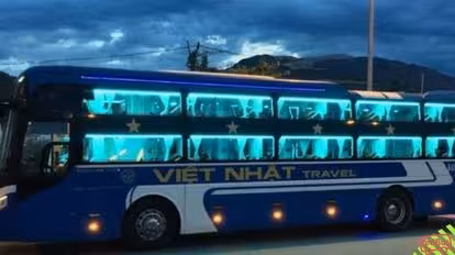 Việt Nhật Bus-Front Image