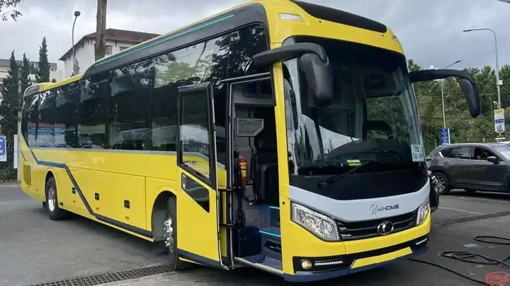 An Phú Travel Bus Front Image