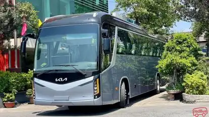 Cat Ba Express Bus-Front Image