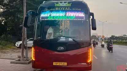 Kết Đoàn Bus-Front Image