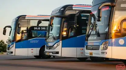 Hạnh Cafe Bus-Side Image