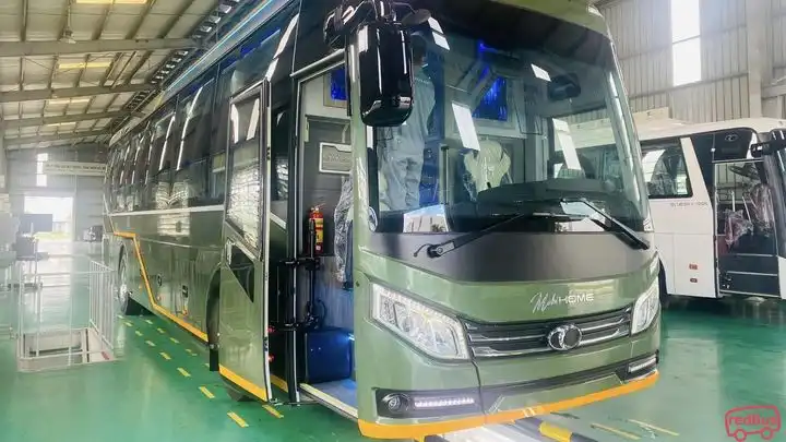 Cúc Tùng Bus Front Image