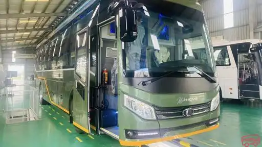Cúc Tùng Bus Front Image