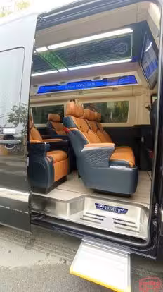 Ninh Bình Car Limousine Bus-Side Image