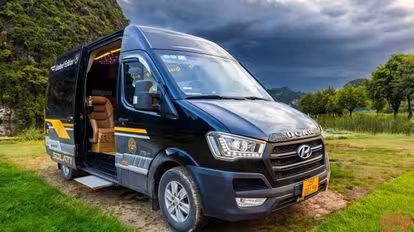 Ninh Bình Travel Bus-Side Image