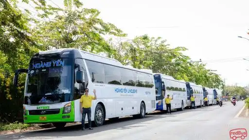 Hoàng Yến Logistics Bus Front Image