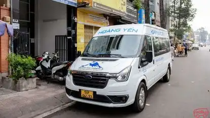 Hoàng Yến Logistics Bus-Front Image