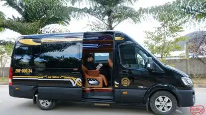 Xuân Tráng Limousine Bus-Side Image