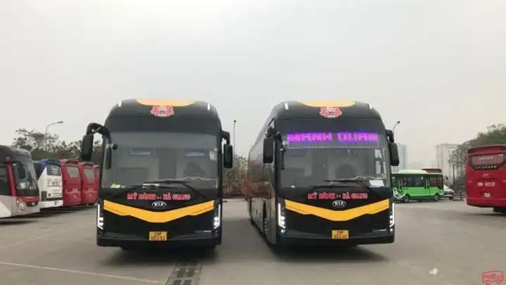 Mạnh Quân Bus Front Image