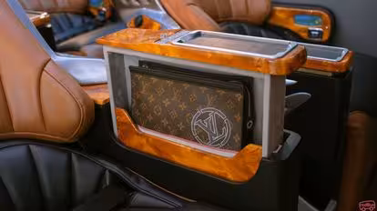 MEKO Limousine Bus-Amenities Image