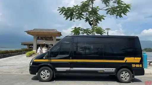 IVietnam Travel Bus Front Image