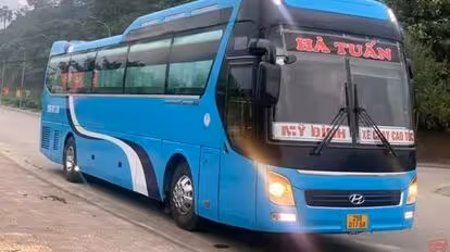 Hà Tuấn Bus Lines Bus-Side Image