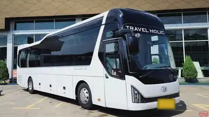 Travel Holic Bus Bus-Front Image