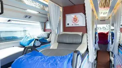 Loan Sáng Bus-Seats Image