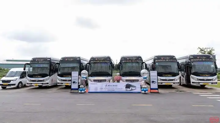 Loan Sáng Bus Front Image